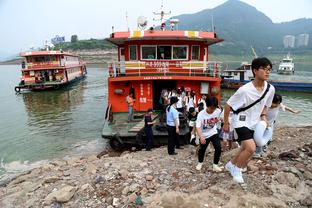 哈登谈主场球迷：今晚这里就像在开派对 能量拉满&这就是主场优势